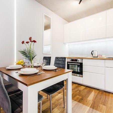 Smart Rental Management Apartments - City Center วรอตซวาฟ ภายนอก รูปภาพ