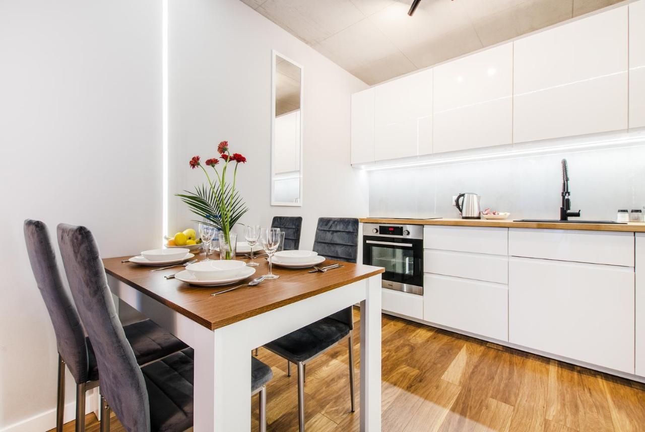 Smart Rental Management Apartments - City Center วรอตซวาฟ ภายนอก รูปภาพ